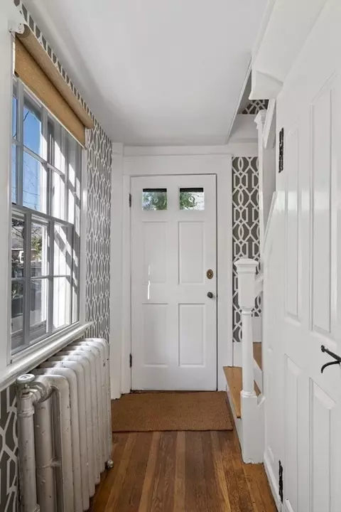 35 Wallis St, Beverly, MA 01915 photo 5