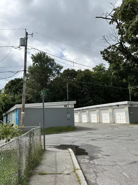 63 Chambers St, Lowell, MA 01852