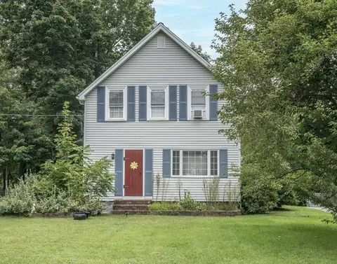 31 Worcester St, Taunton, MA 02780