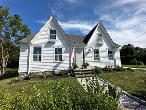 89 Russells Mills Rd, Dartmouth, MA 02748