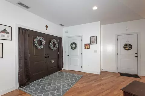 41 Alwin Pl, Springfield, MA 01128 photo 2