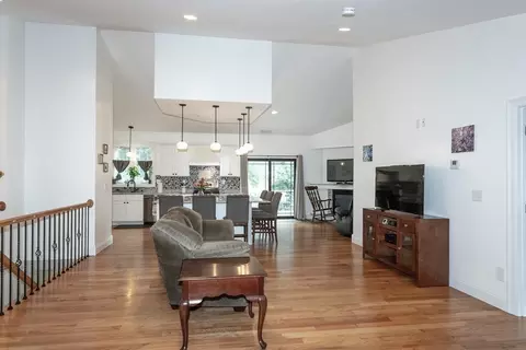 41 Alwin Pl, Springfield, MA 01128 photo 8
