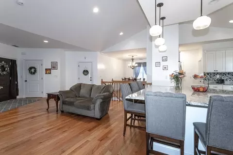 41 Alwin Pl, Springfield, MA 01128 photo 13