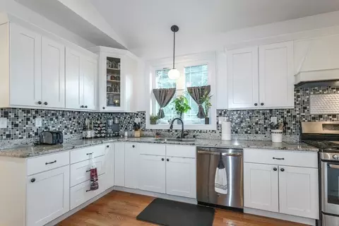 41 Alwin Pl, Springfield, MA 01128 photo 5