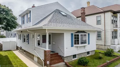 28 Oaklawn St, New Bedford, MA 02744