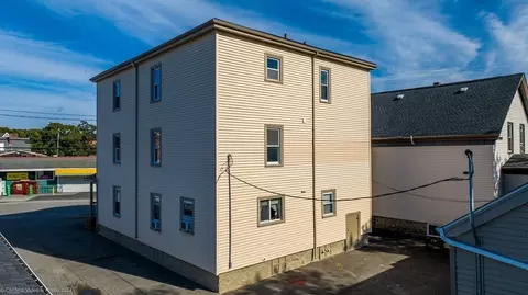 406 Main St, Fairhaven, MA 02719 photo 2