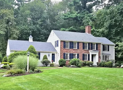 20 Cortland Ln, Lynnfield, MA 01940