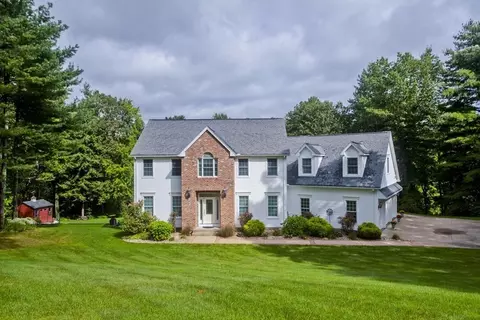2 Falcon Crest Dr, Southwick, MA 01077