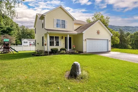 2 Park Ave, Easthampton, MA 01027