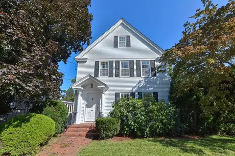 7 W Pine St, Milford, MA 01757