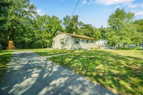72 Wachusett St, Springfield, MA 01118