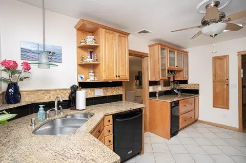 66 Reading St, Fall River, MA 02720 photo 4