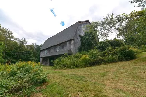 499 Skyline Trl, Chester, MA 01011