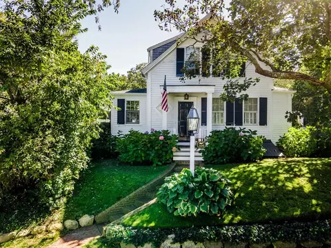 109 School St, Edgartown, MA 02539