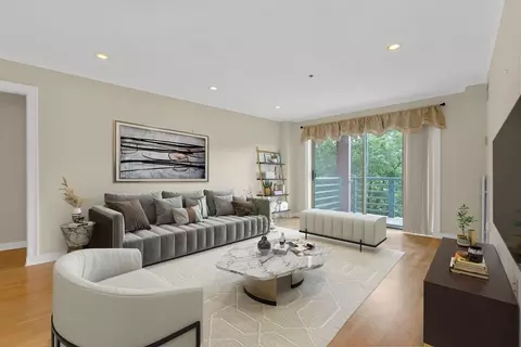 273 Cambridge Rd #404, Woburn, MA 01801