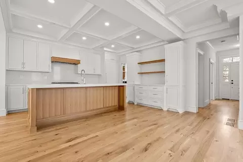 6 Prince Pl, Newburyport, MA 01950