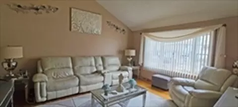 71 Ash St, Fall River, MA 02721 photo 3