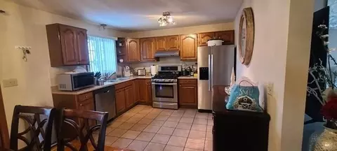 71 Ash St, Fall River, MA 02721 photo 4