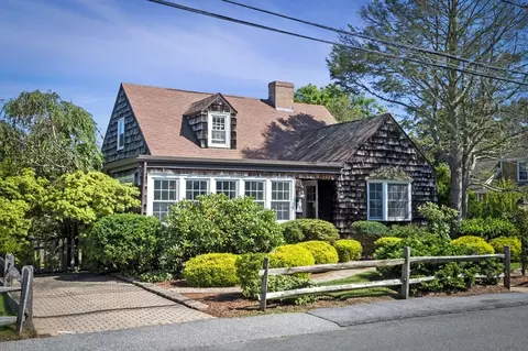 98 Clifton Ave, Marblehead, MA 01945