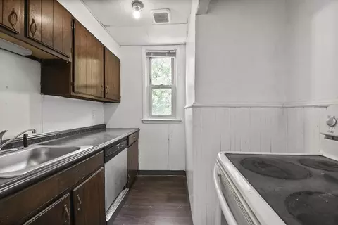 825 Park Ave, Woonsocket, RI 02895 photo 16