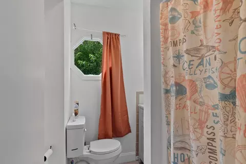 Bath - 642 Cooley St, Springfield, MA 01128 photo 1 of 3
