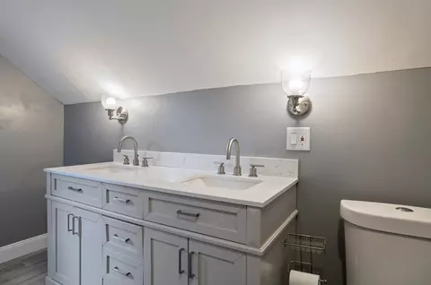 Bath - 642 Cooley St, Springfield, MA 01128 photo 2 of 3