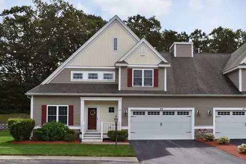 49 Longobardi Dr #49, Franklin, MA 02038
