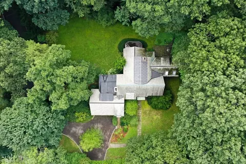 120 Codman Rd, Brookline, MA 02445 photo 2