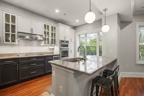 1824 Beacon St #4, Brookline, MA 02445