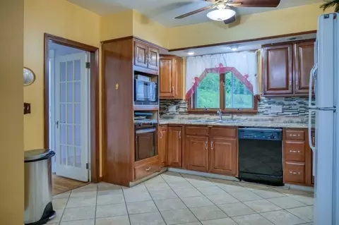 60 Flagg St, Worcester, MA 01602 photo 9