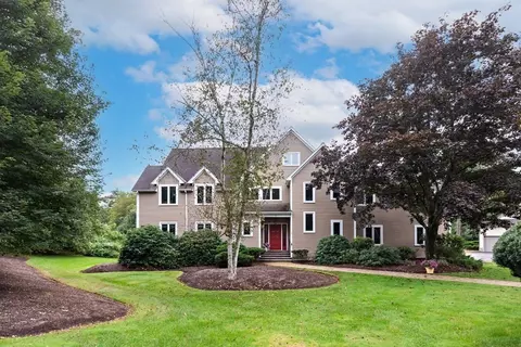 2 Fieldstone Ln, Natick, MA 01760