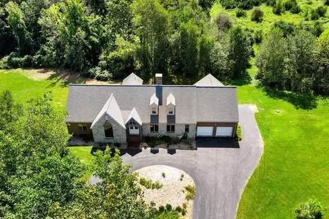 3 Colby Ln, West Newbury, MA 01985
