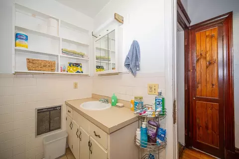 6 Dean St, Worcester, MA 01609 photo 8