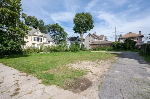 8 Dean St, Worcester, MA 01609