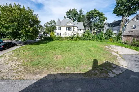 8 Dean St, Worcester, MA 01609 photo 2
