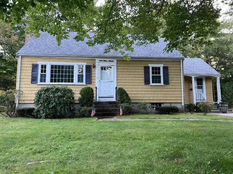 394 Stone St, Walpole, MA 02081