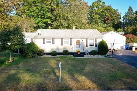 273 Newhouse St, Springfield, MA 01118