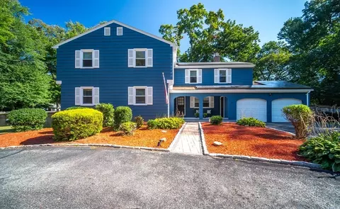 16 Deerfoot Dr, East Longmeadow, MA 01028