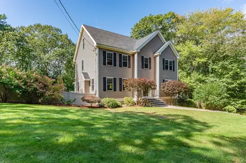 22 Mill St, Middleton, MA 01949