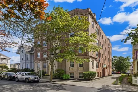 20 Chestnut St #402, Malden, MA 02148