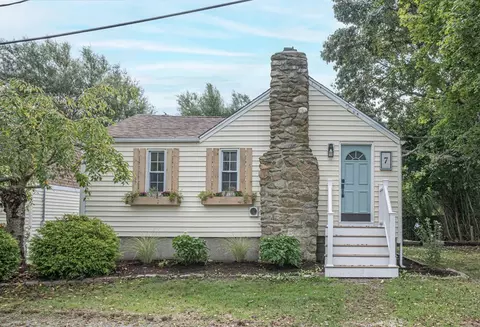 7 Delmont St, Fairhaven, MA 02719