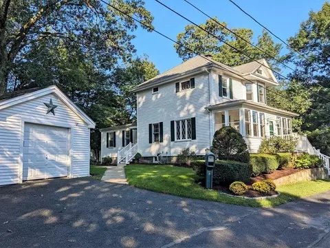 21 Kingmont St, Wakefield, MA 01880