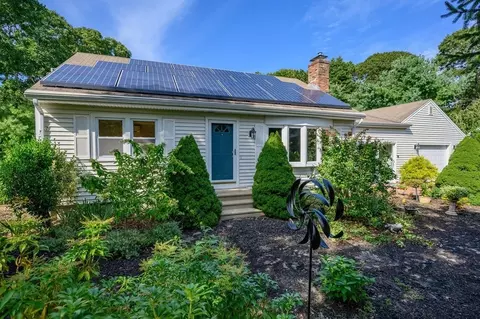 19 Tupelo Dr, Harwich, MA 02645