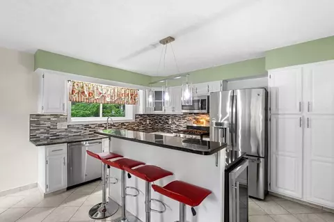 16 Aurora Ln #16, Salem, MA 01970