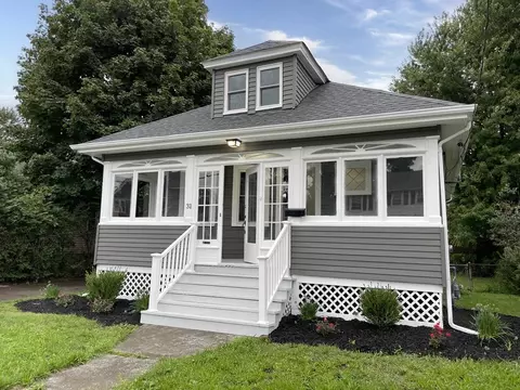 31 Rosalind Rd, Weymouth, MA 02191