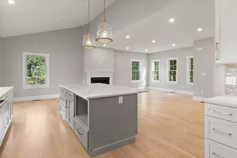 55 North St, Danvers, MA 01923 photo 8