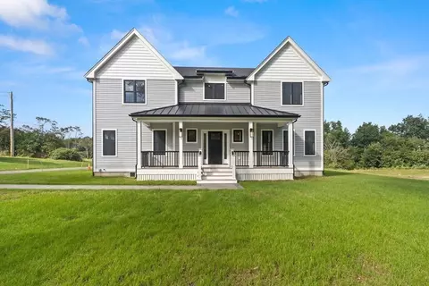 55 North St, Danvers, MA 01923 photo 3