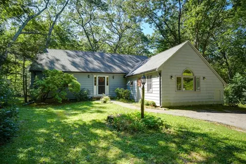 18 Park St, Norfolk, MA 02056