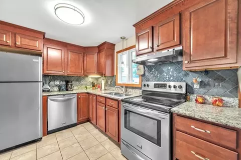 50 Joan St, Springfield, MA 01129 photo 5