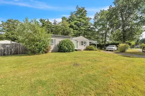 50 Joan St, Springfield, MA 01129 photo 4